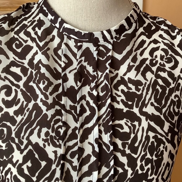HARVE BENARD Chocolate and Cream Floral Blouse - Picture 7 of 11